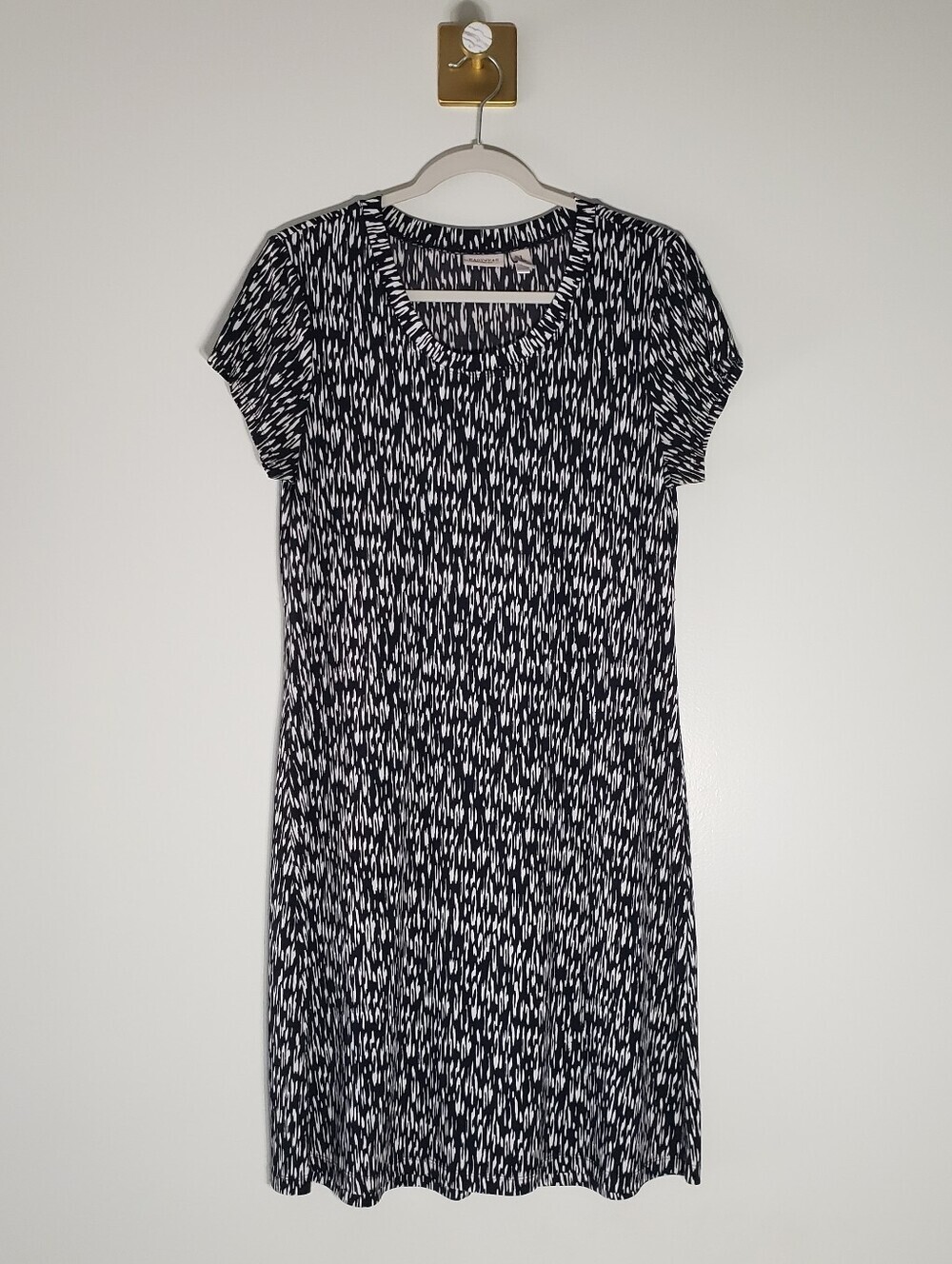 Chico's Easywear Shift Dress Medium Black White Short Sleeve Slinky Travel Comfy